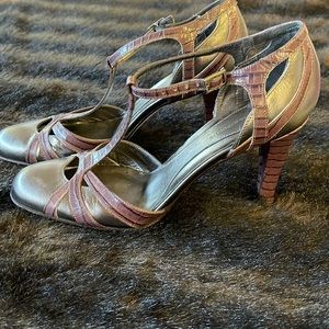 Banana Republic heels. Pewter and purple. Very feminine with a 3.5 inch heel.